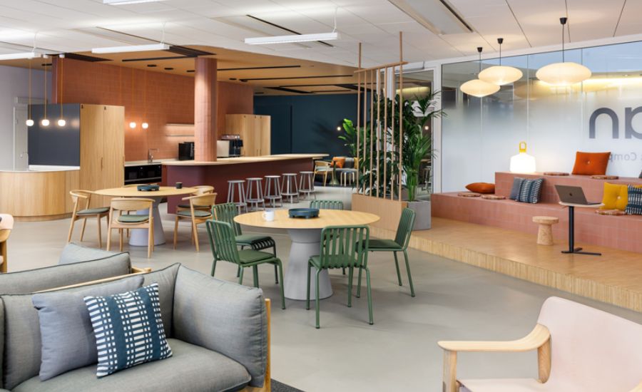 Thiết kế văn phòng marketing màu sắc nổi bật