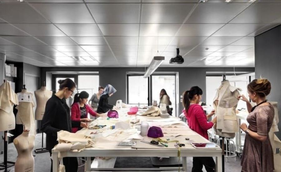 Khu vực lưu trữ sản phẩm và nguyên vật liệu sản xuất